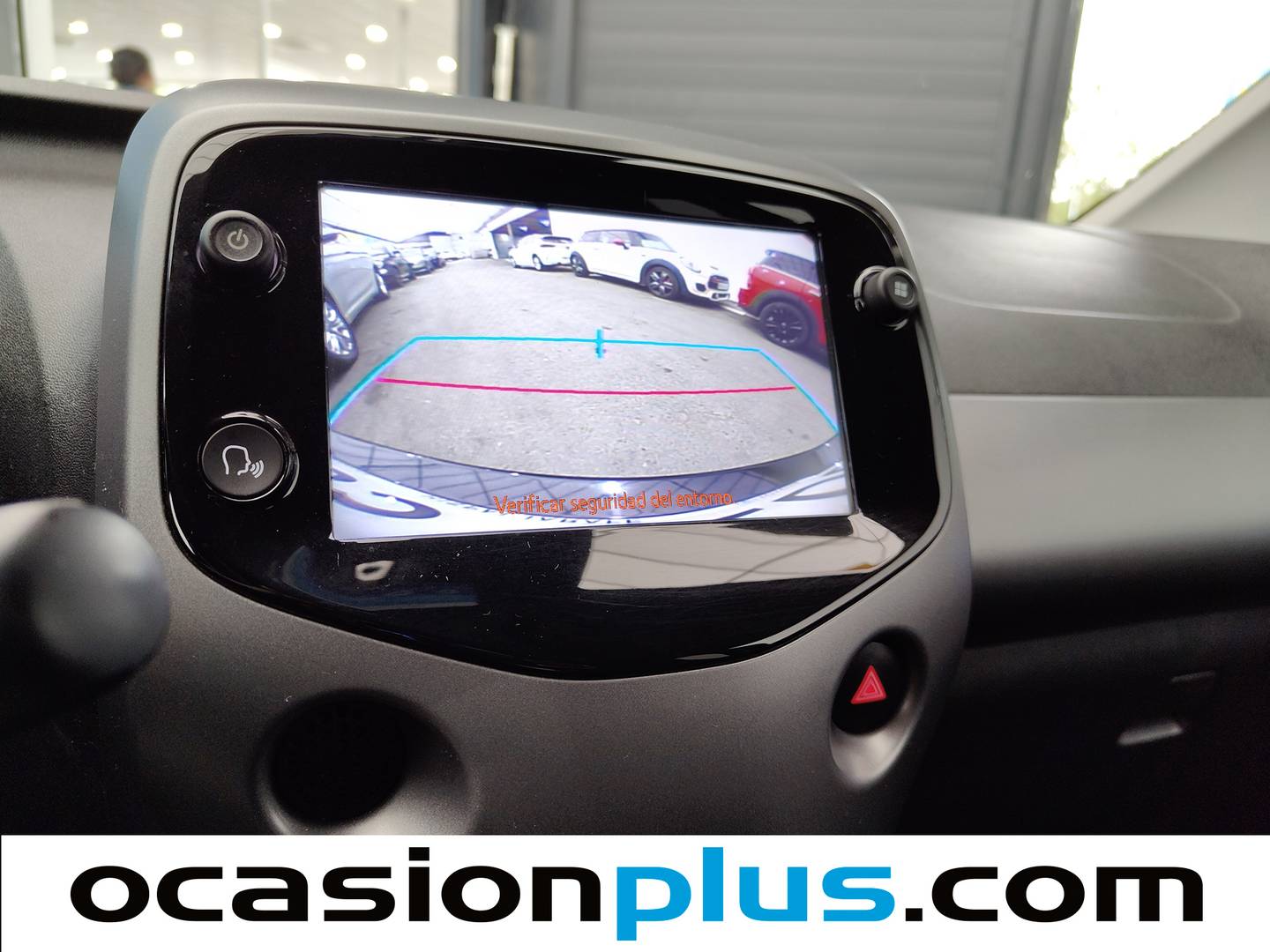 Equipamiento del Toyota Aygo Toyota Aygo 1.0 70 x-play (72 CV)