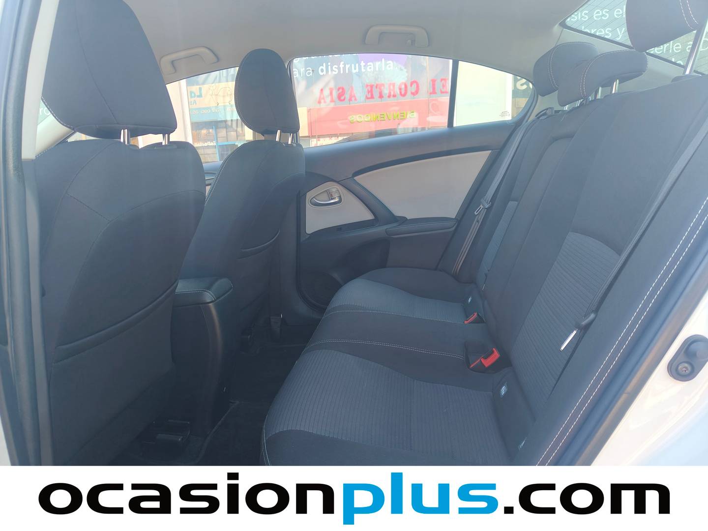 Foto asientos traseros Toyota Avensis Toyota Avensis 150D Advance (143 CV)
