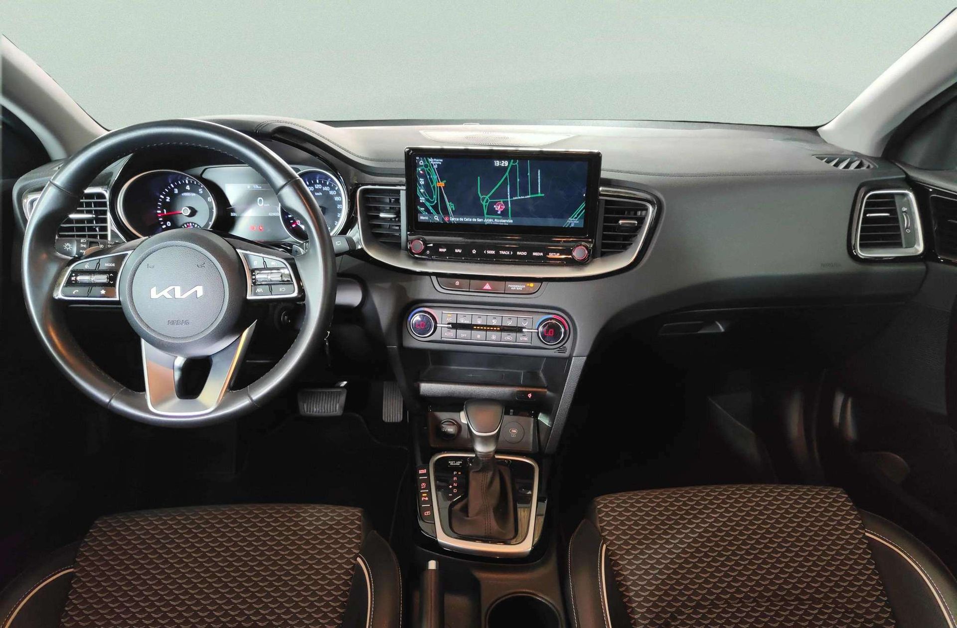Kia Ceed 1.5 MHEV Tech DCT - foto 6