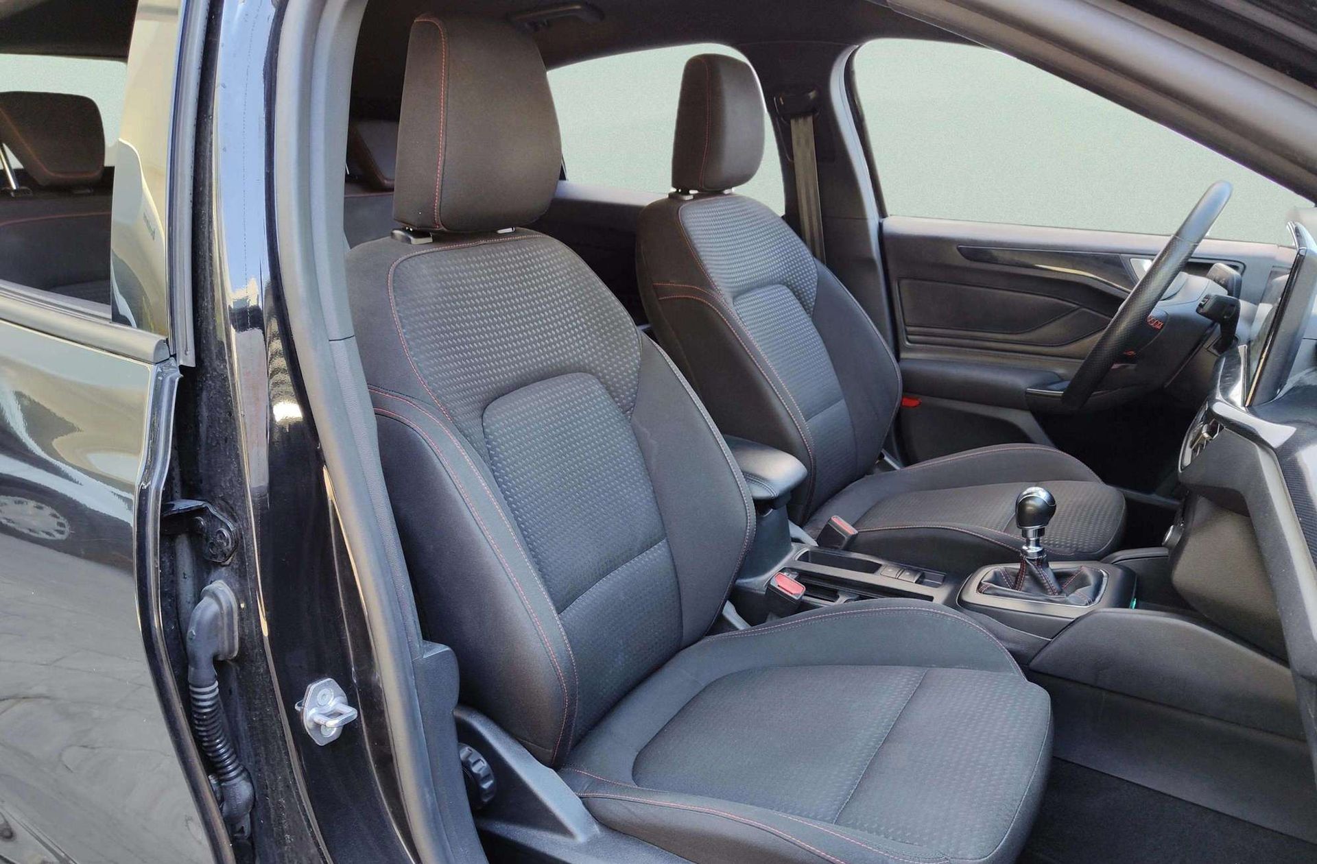Ford Focus 1.0 EcoBoost MHEV ST-Line - foto 20