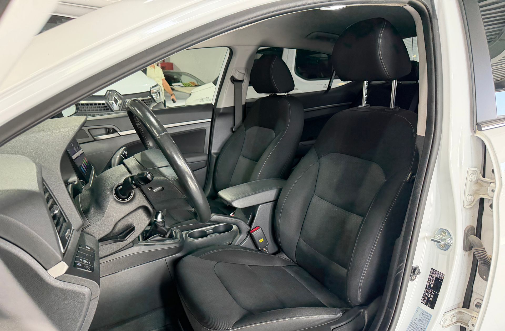 Hyundai Elantra 1.6 CRDi Tecno - foto 11