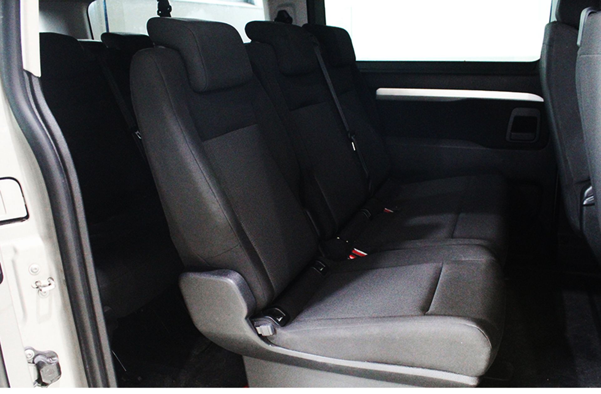 Peugeot Traveller BlueHDi 120 Business Long 9 plazas - foto 16