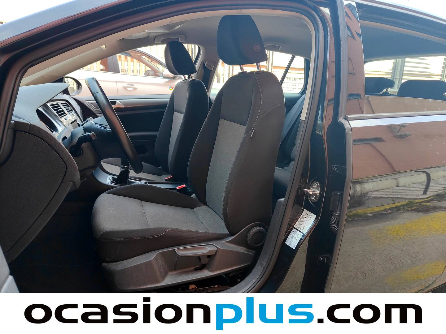 Foto asientos delanteros Volkswagen Golf Volkswagen Golf Business 1.6 TDI BMT (105 CV)