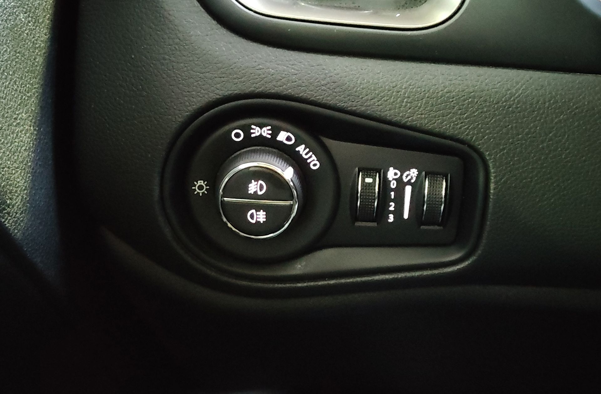 Jeep Renegade eHybrid 1.5 Altitude DCT - foto 24