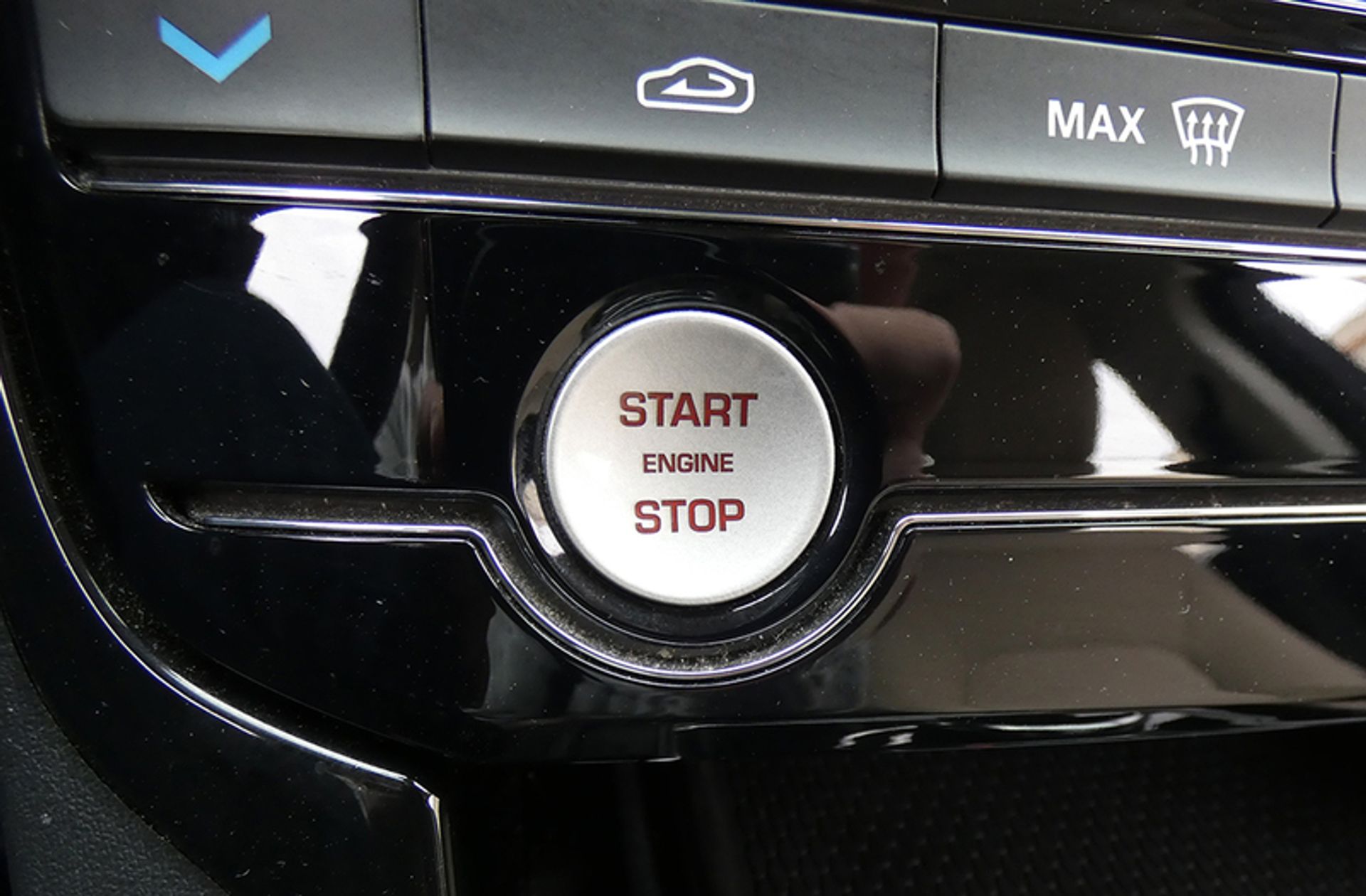 Jaguar XE 2.0 Diesel Pure RWD - foto 28