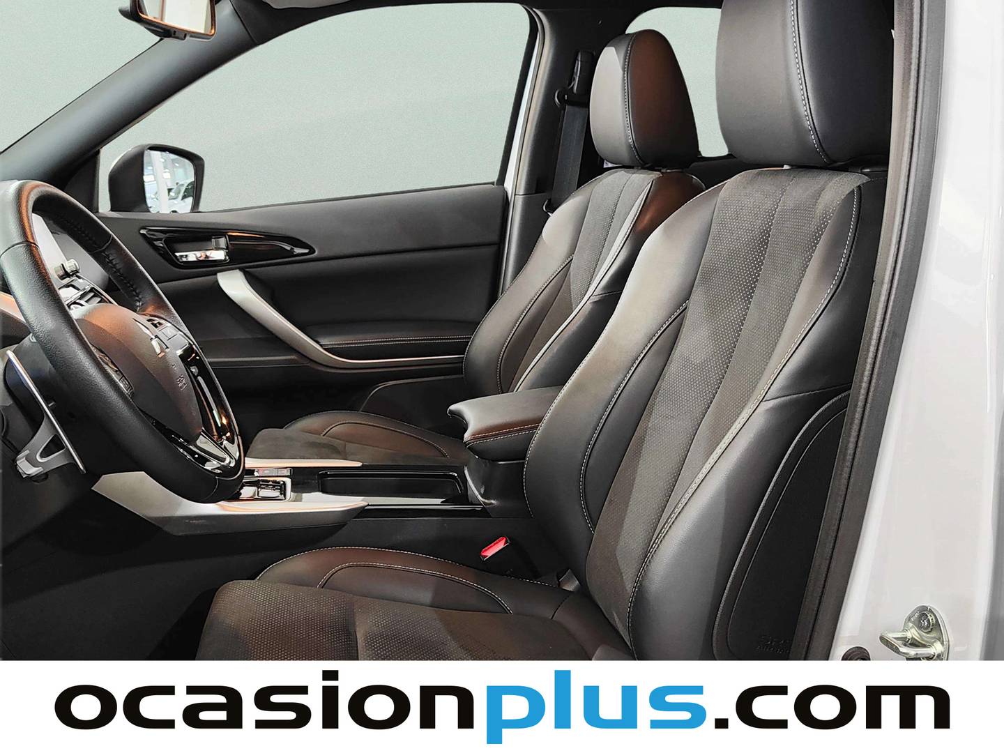 Foto asientos delanteros Mitsubishi Eclipse Cross Mitsubishi Eclipse Cross 2.4 PHEV Kaiteki 4WD Auto (188 CV)