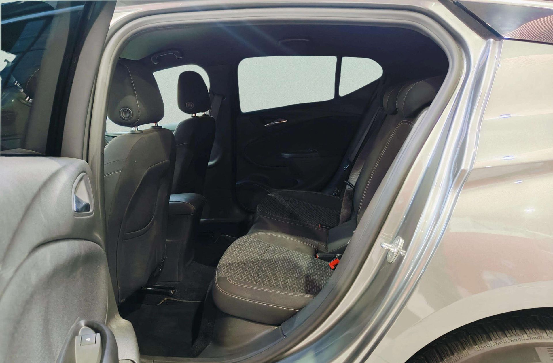 Opel Astra 1.6 CDTi Dynamic - foto 10