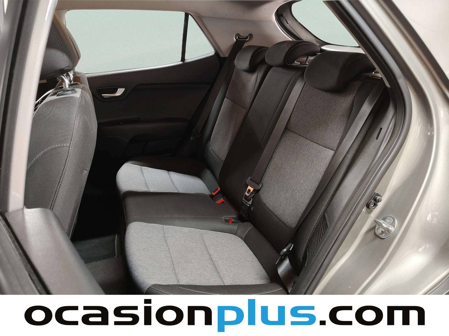 Foto asientos traseros KIA Stonic KIA Stonic 1.0 T-GDi MHEV iMT Concept (100 CV)