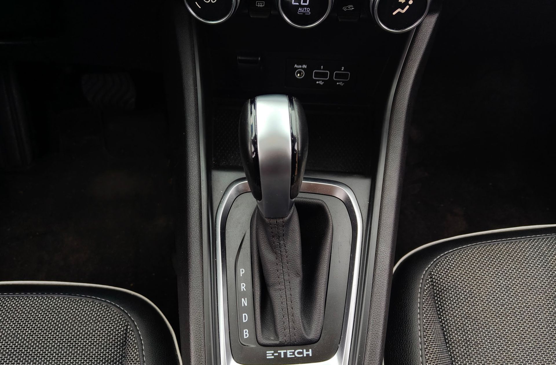 Renault Captur Zen E-Tech Híbrido enchufable - foto 6