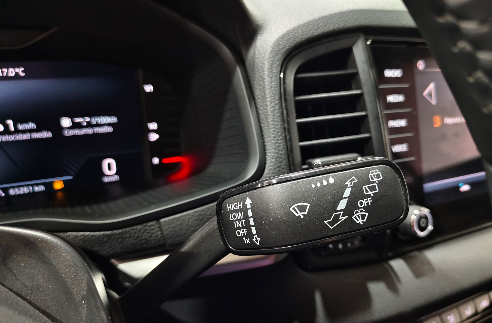Škoda Karoq 2.0 TDI Selection - foto 23