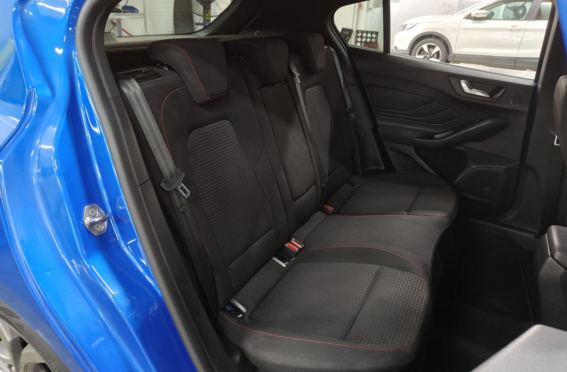 Ford Focus 1.0 EcoBoost MHEV ST-Line - foto 17