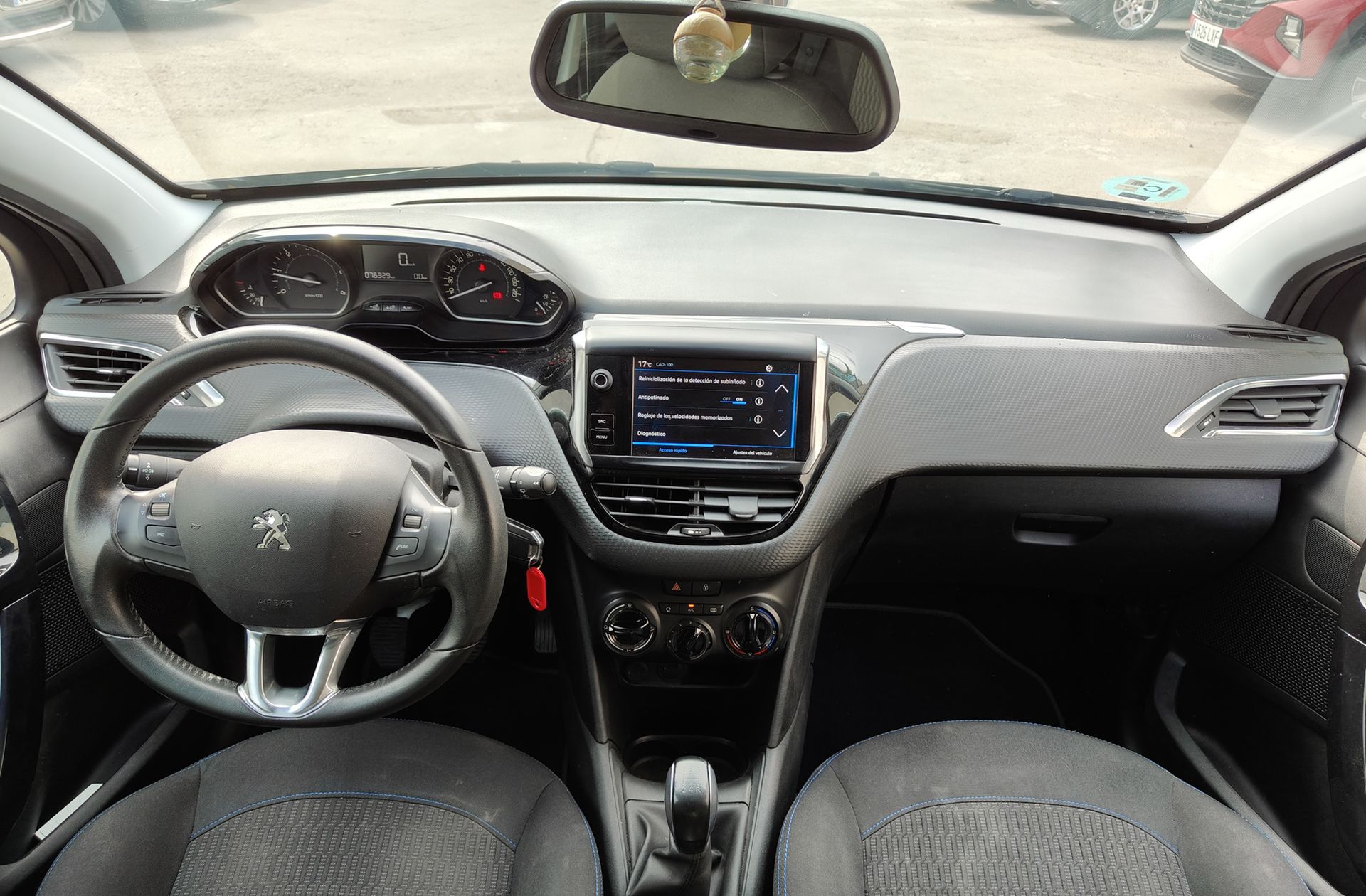 Peugeot 208 PureTech Signature - foto 6
