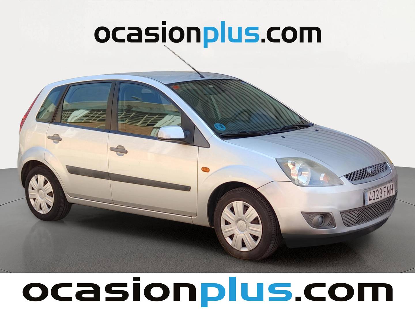 Foto delantera Ford Fiesta Ford Fiesta 1.4 Newport (80 CV) derecha