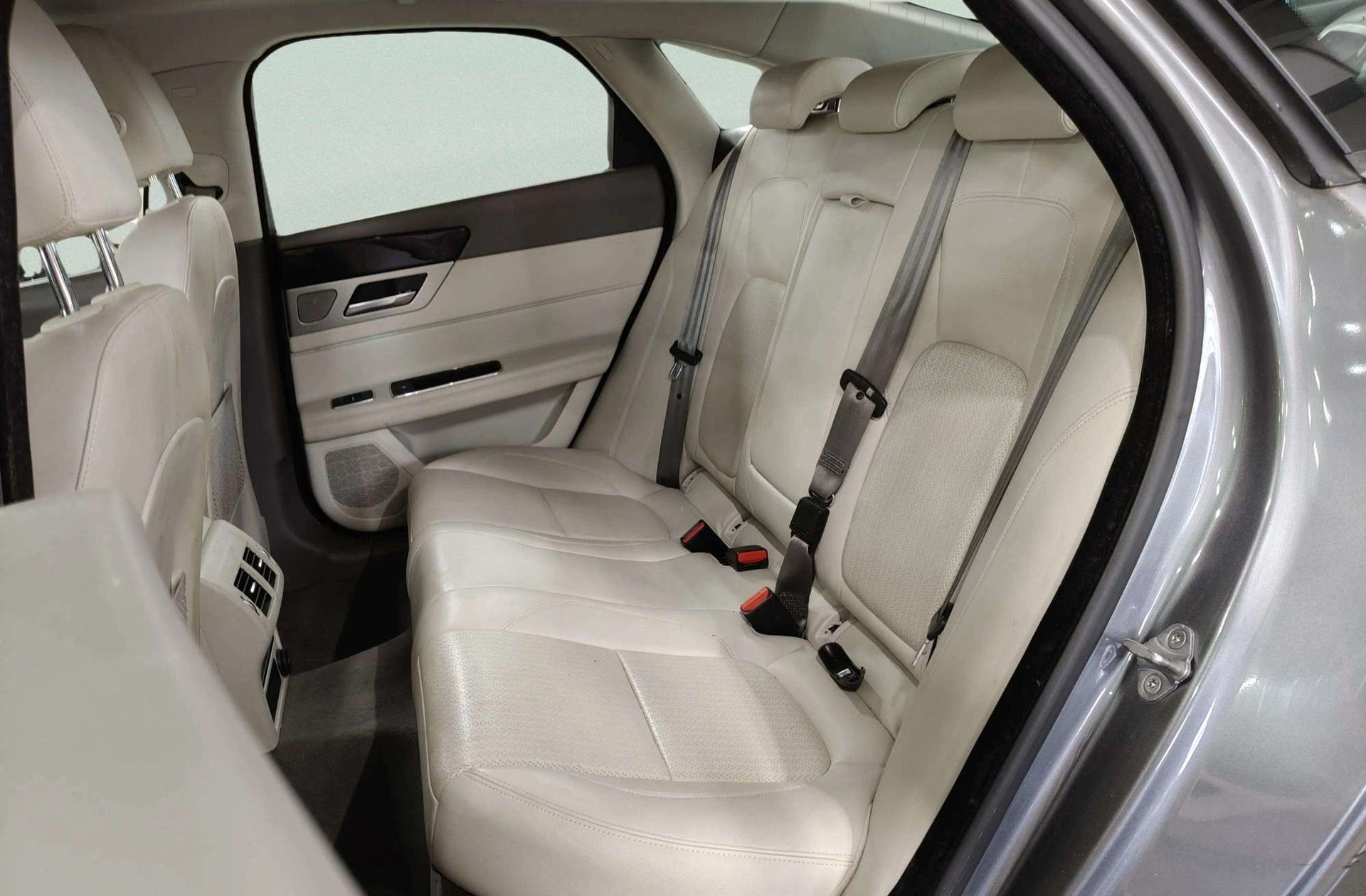 Jaguar XF 2.0 D Prestige - foto 11