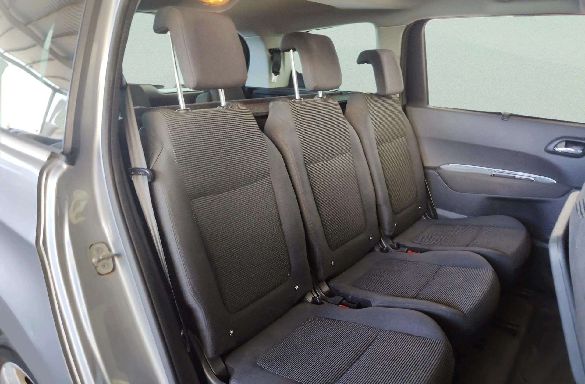 Peugeot 5008 2.0 BlueHDi Allure FAP 7 plazas - foto 18