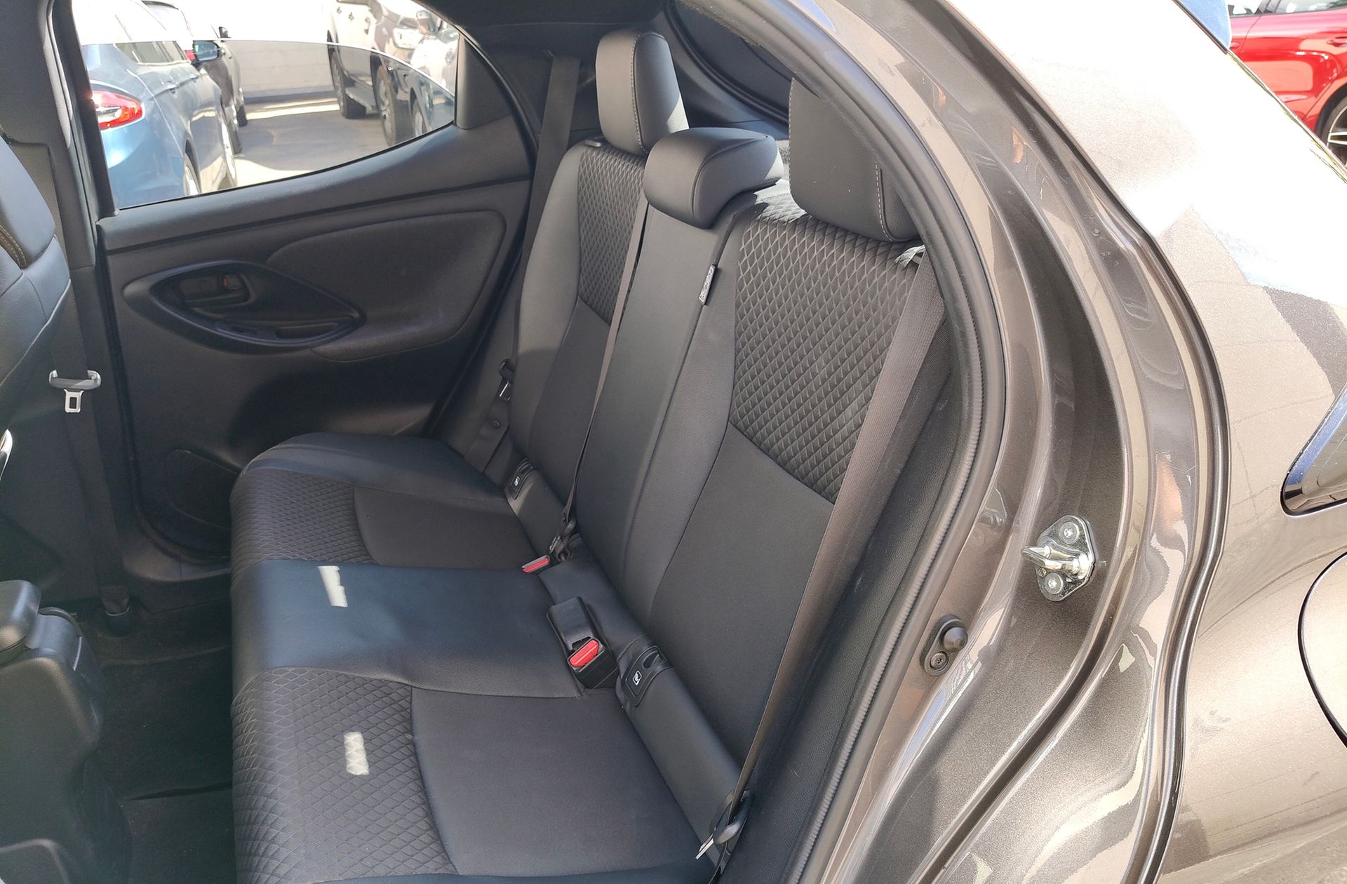 Toyota Yaris 120H Style - foto 10