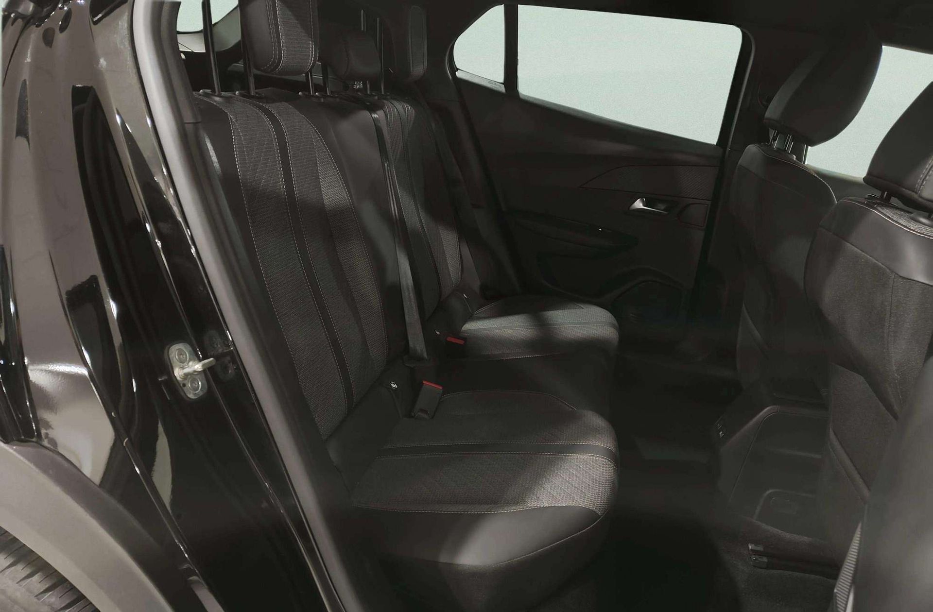 Peugeot 2008 Allure Hybrid eDCS6 - foto 17