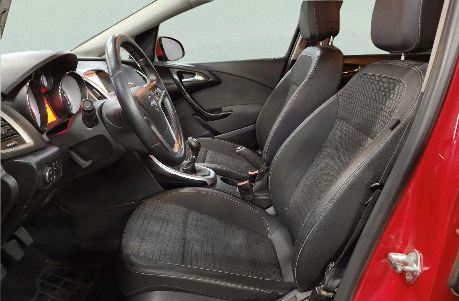 Opel Astra 2.0 CDTi Selective - foto 9