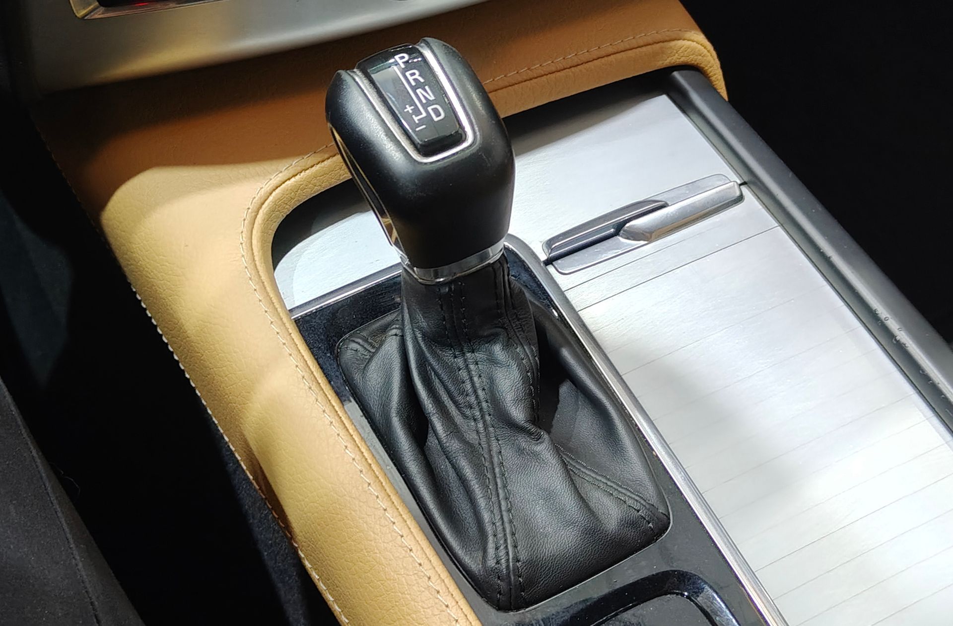 Volvo XC90 D5 Momentum AWD 7 plazas - foto 5