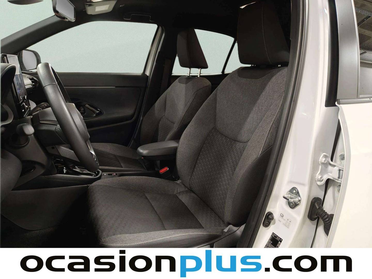 Foto asientos delanteros Toyota Yaris Cross Toyota Yaris Cross 130H Active Plus (130 CV)