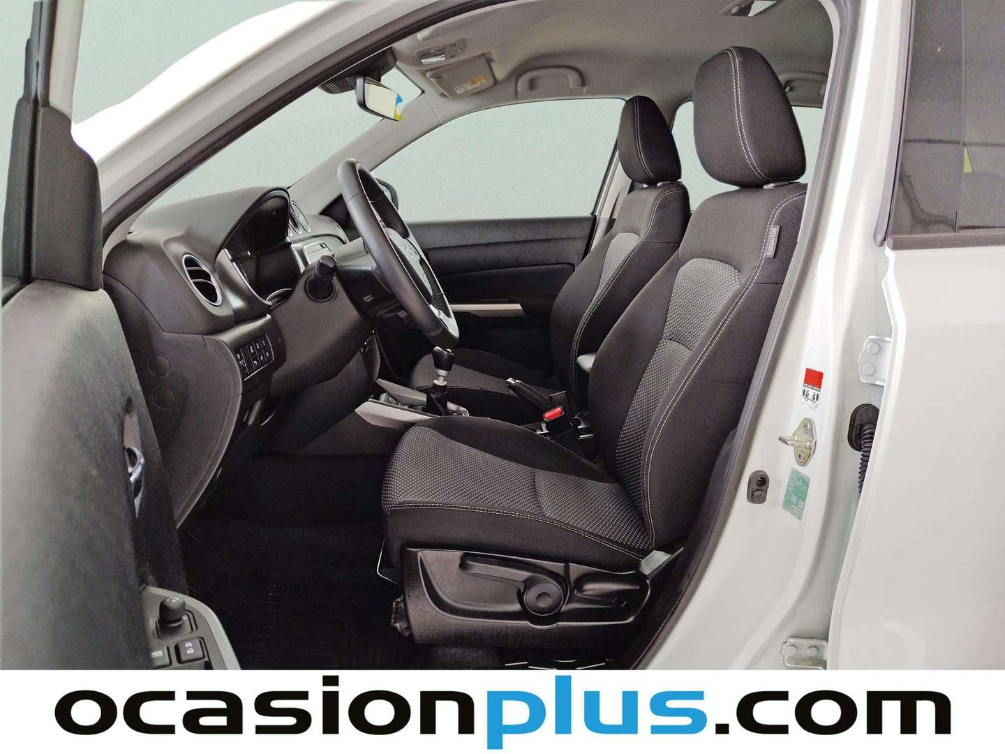 Foto asientos delanteros Suzuki Vitara Suzuki Vitara 1.4 T Mild Hybrid S2 4WD (129 CV)