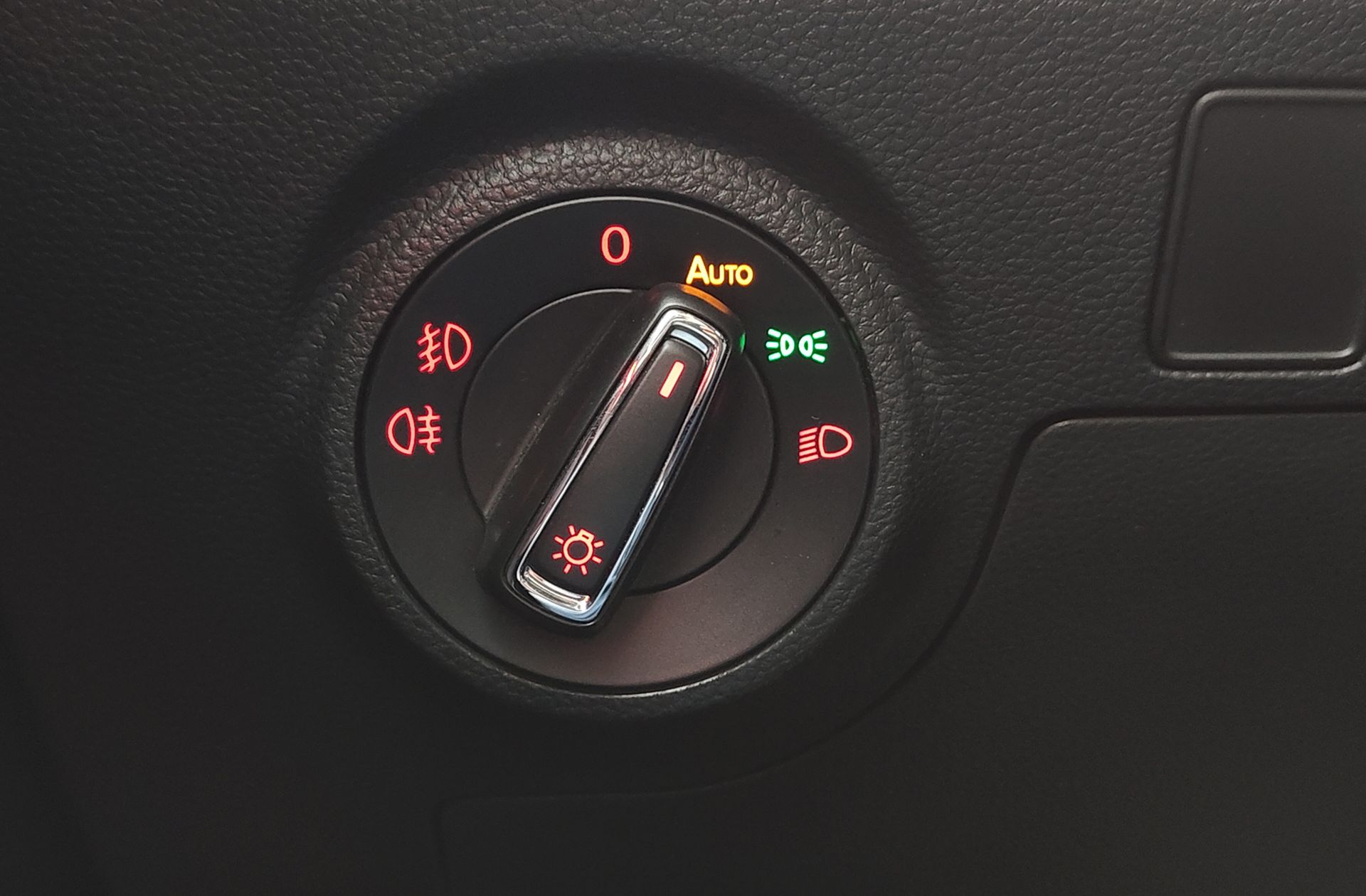 SEAT Arona 1.6 TDI Ecomotive FR - foto 16
