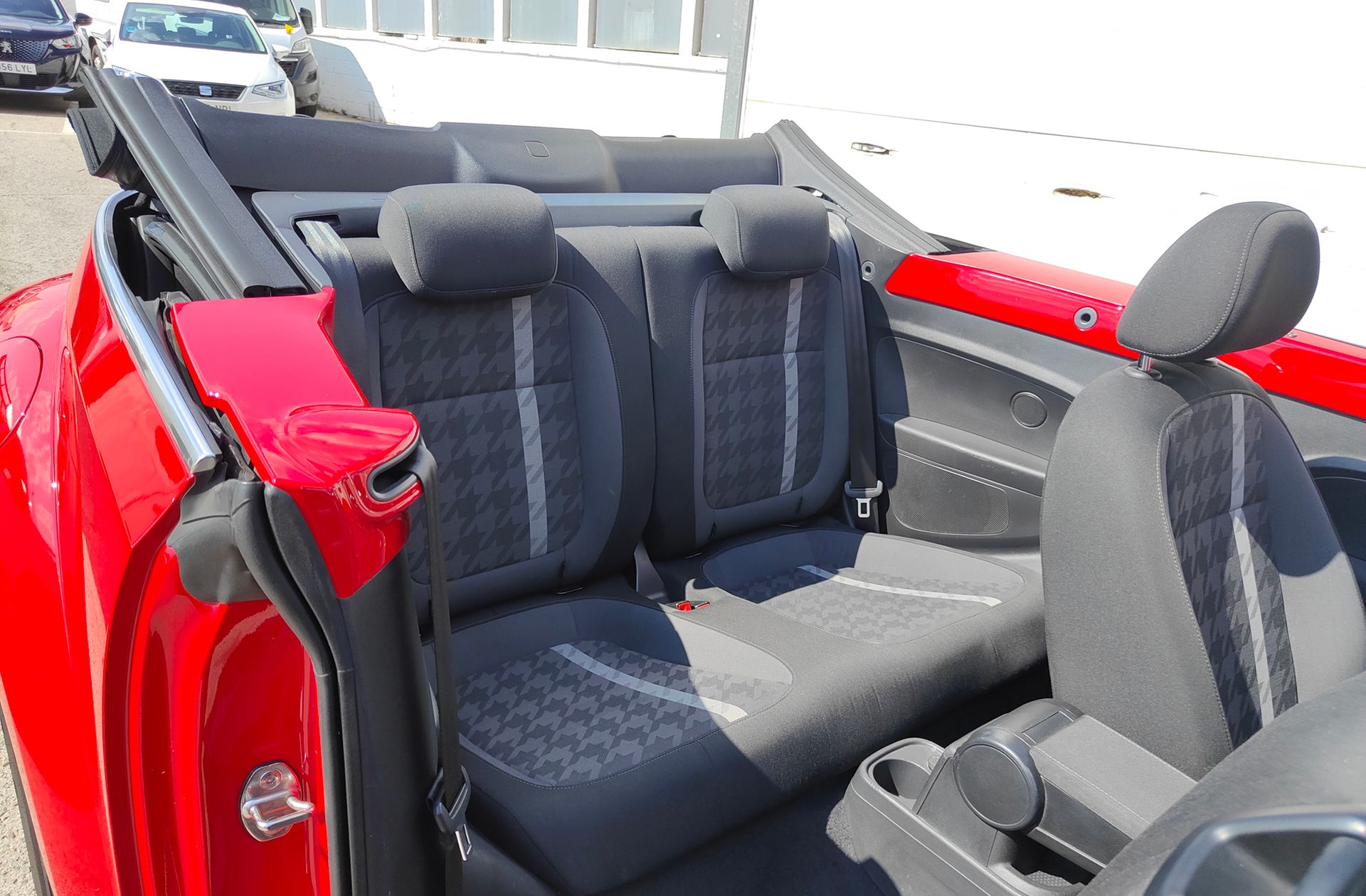 Volkswagen Beetle Cabrio Design 2.0 TDI BMT - foto 14