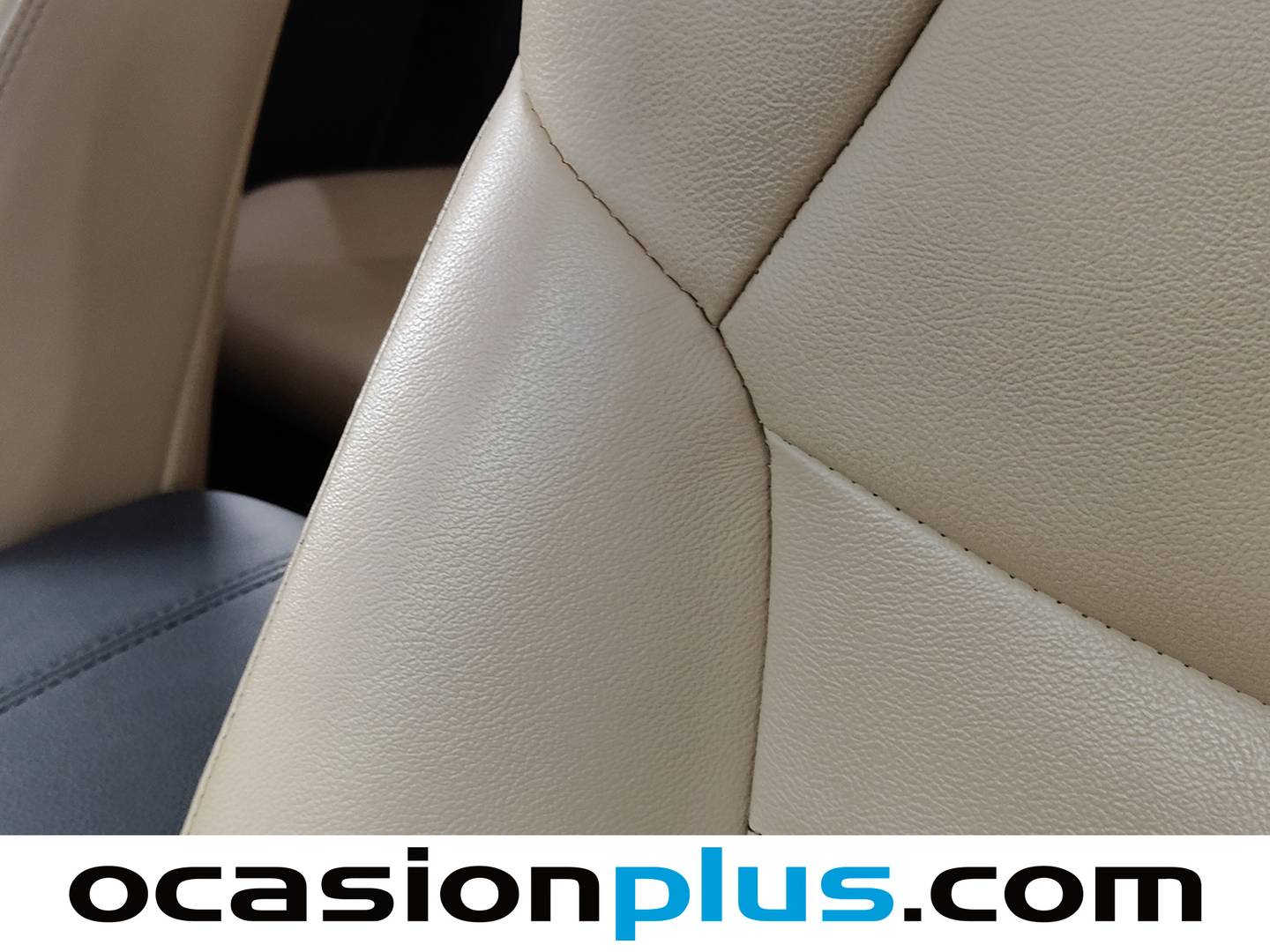 Equipamiento del Toyota Rav4 Toyota Rav4 2.5l hybrid Luxury 4WD (222 CV)