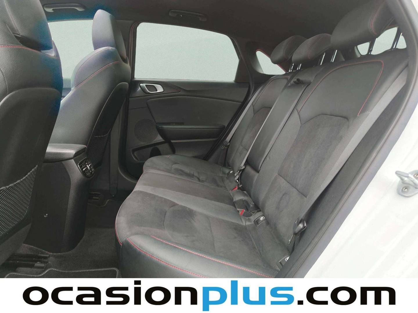Foto asientos traseros KIA Ceed KIA Ceed 1.6 T-GDi GT (204 CV)