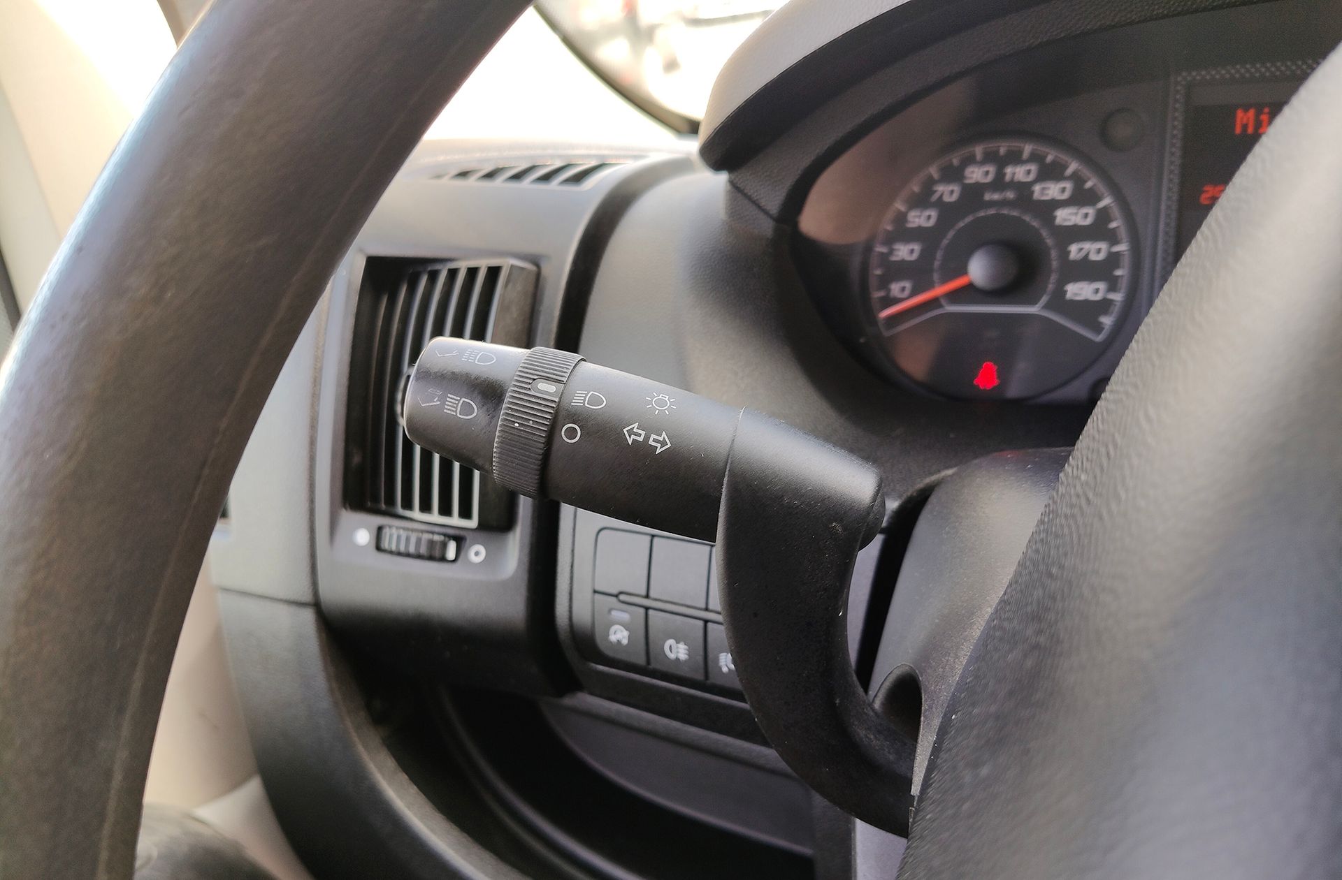 Peugeot Boxer Furgon BlueHDi 140 333 L2H2 - foto 19