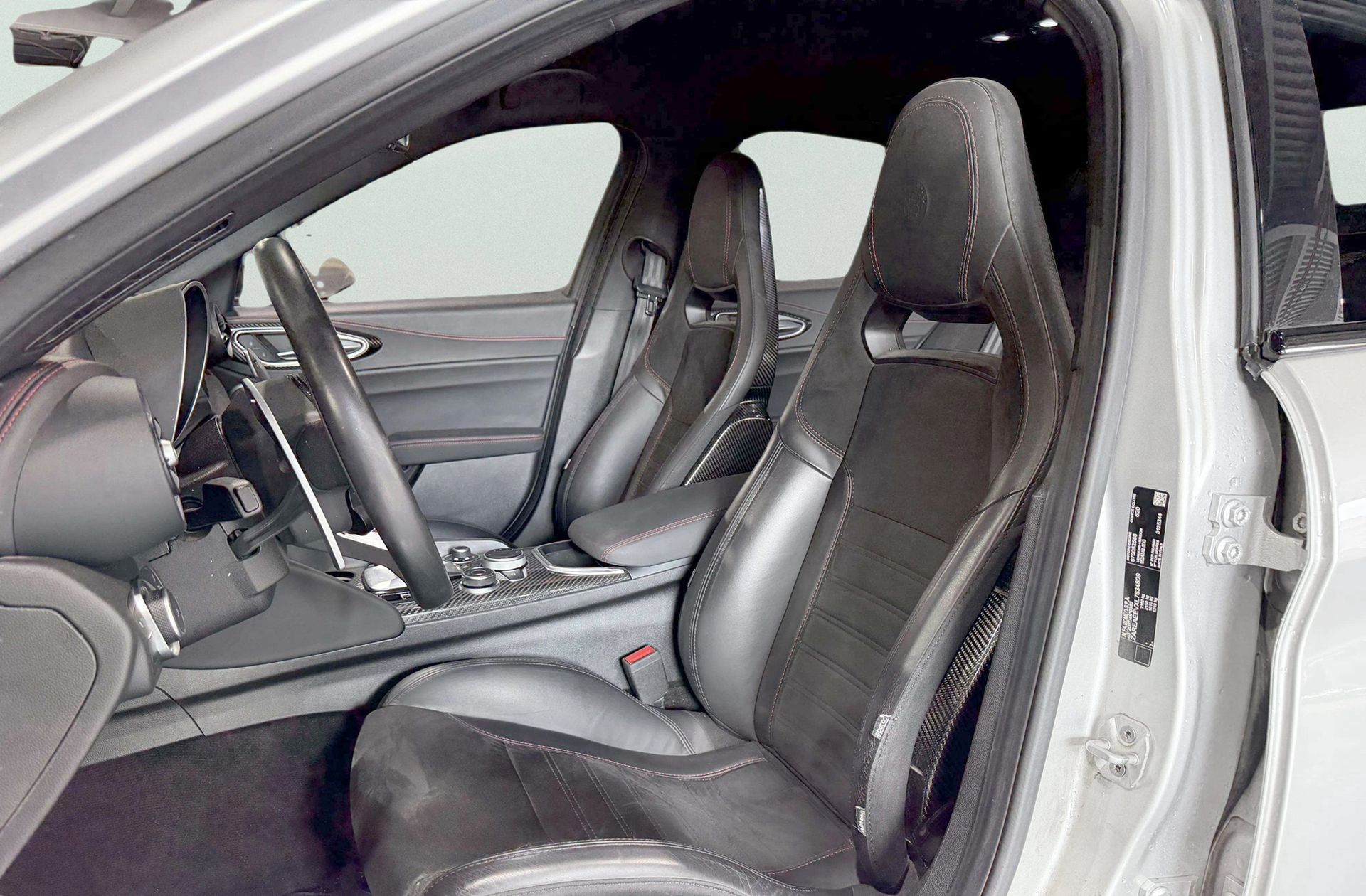 Alfa Romeo Giulia 2.9T V6 Quadrifoglio - foto 17