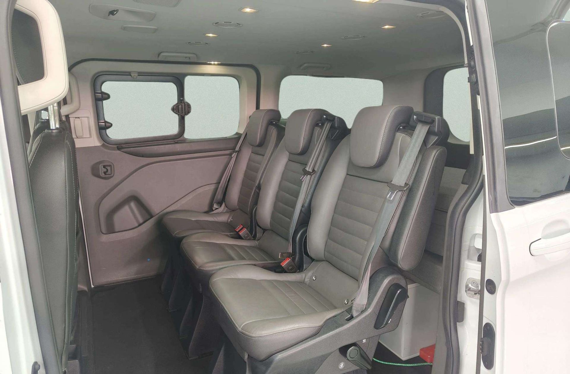 Ford Tourneo Custom 2.0 EcoBlue L1 Sport Semi Camperizada 9 plazas - foto 13