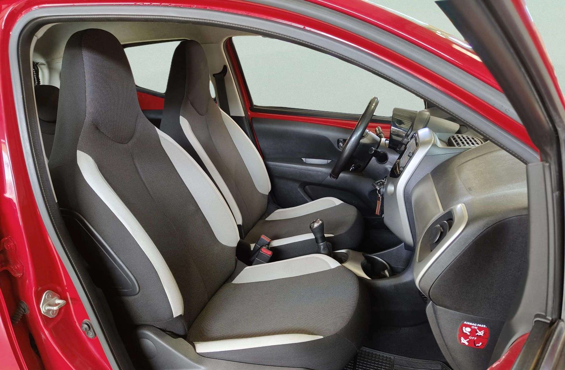Toyota Aygo 1.0 70 x-play - foto 15