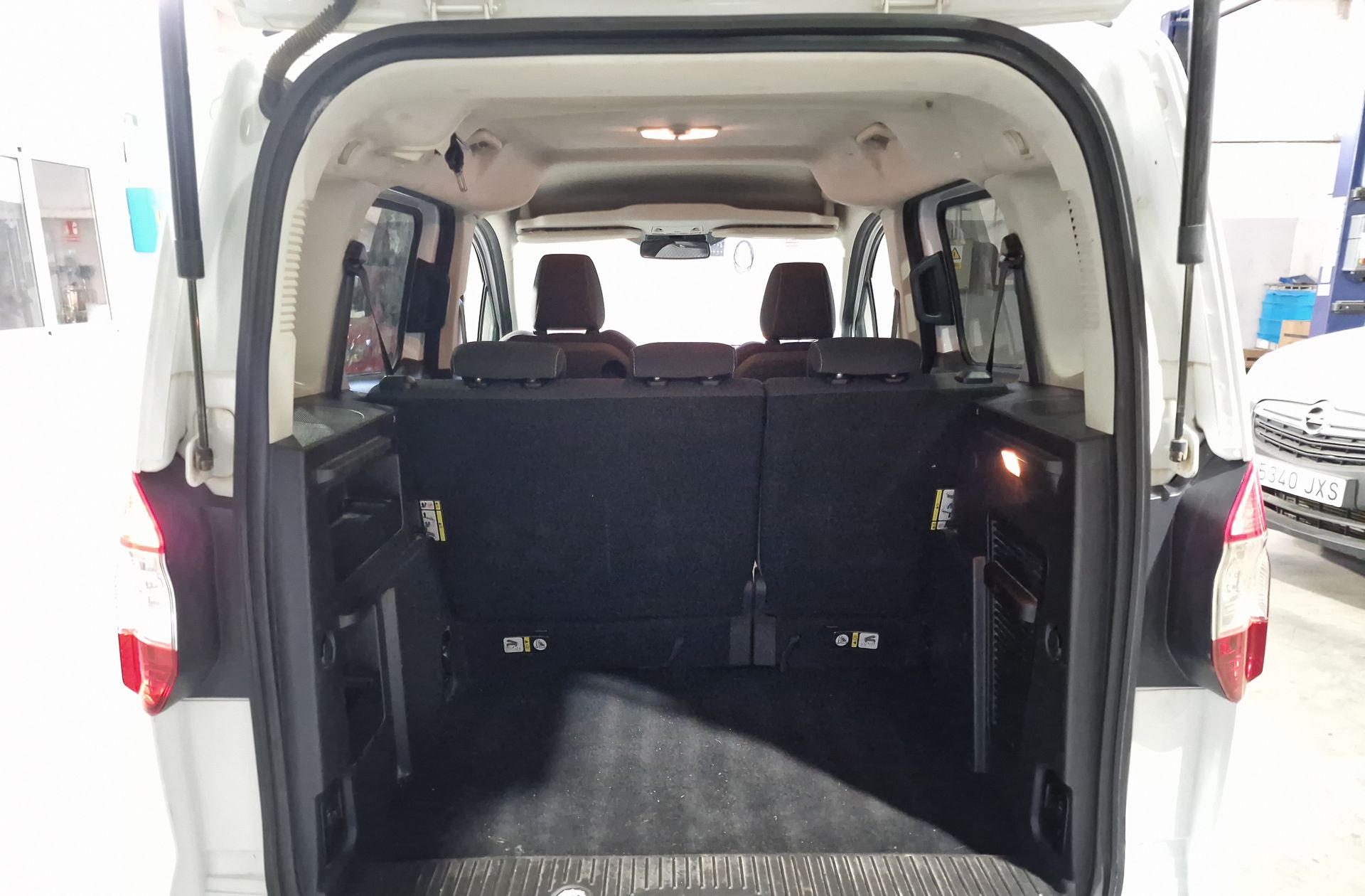 Ford Tourneo Courier 1.0 EcoBoost Titanium - foto 15