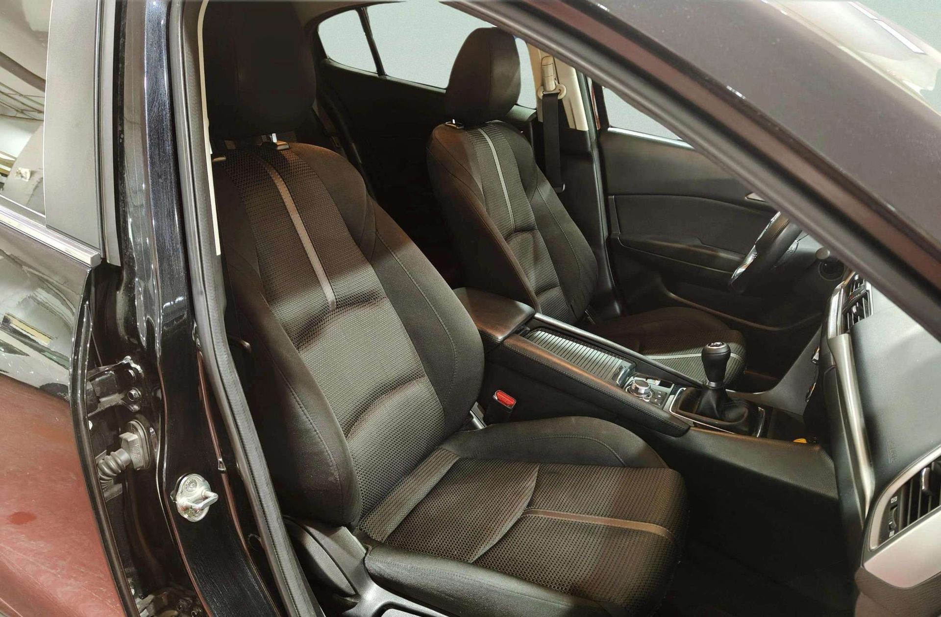Mazda Mazda3 2.0 GE Black Tech Edition - foto 16