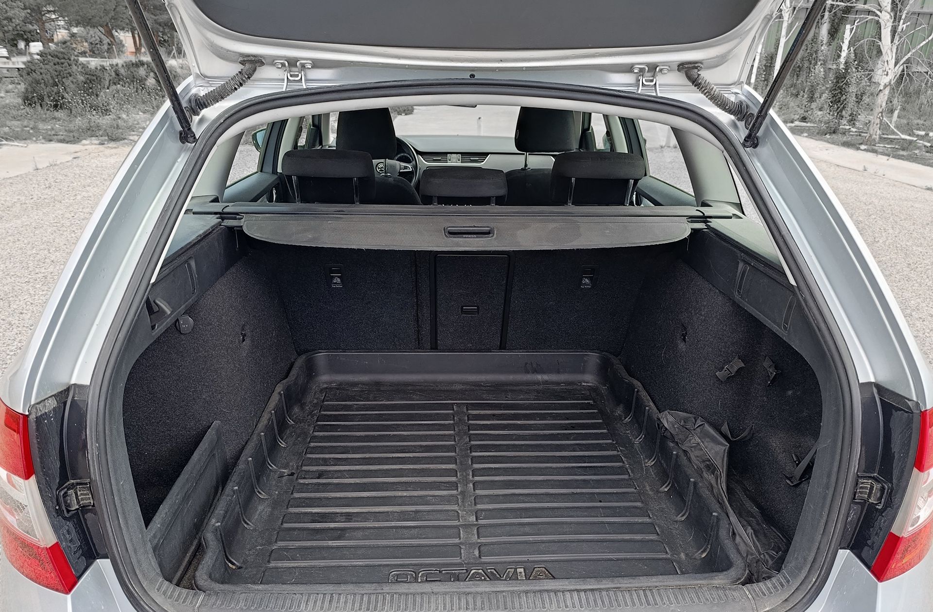 Škoda Octavia Combi 1.0 TSI Like DSG - foto 15
