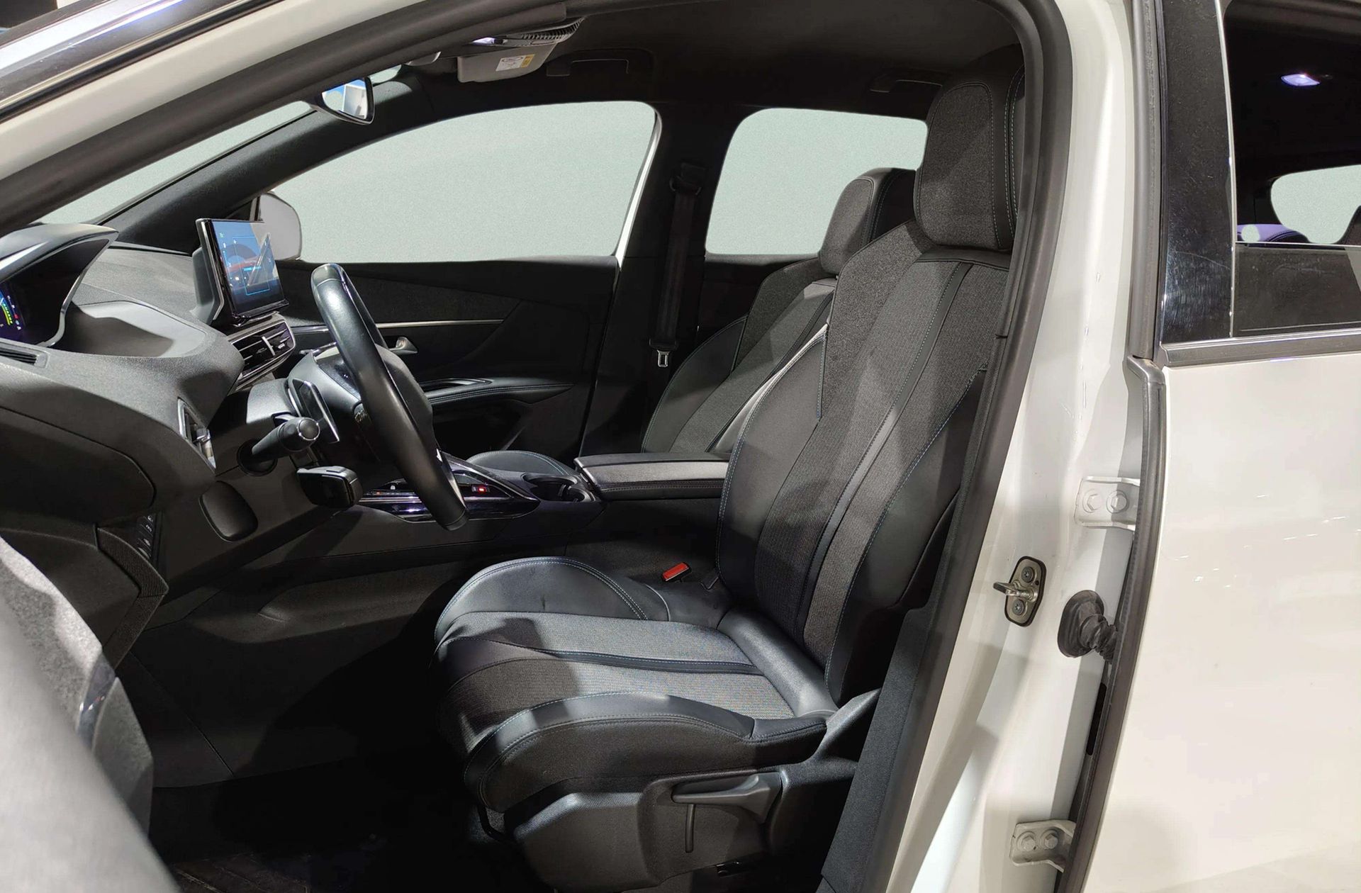 Peugeot 3008 300 Allure Pack e-EAT8 - foto 11