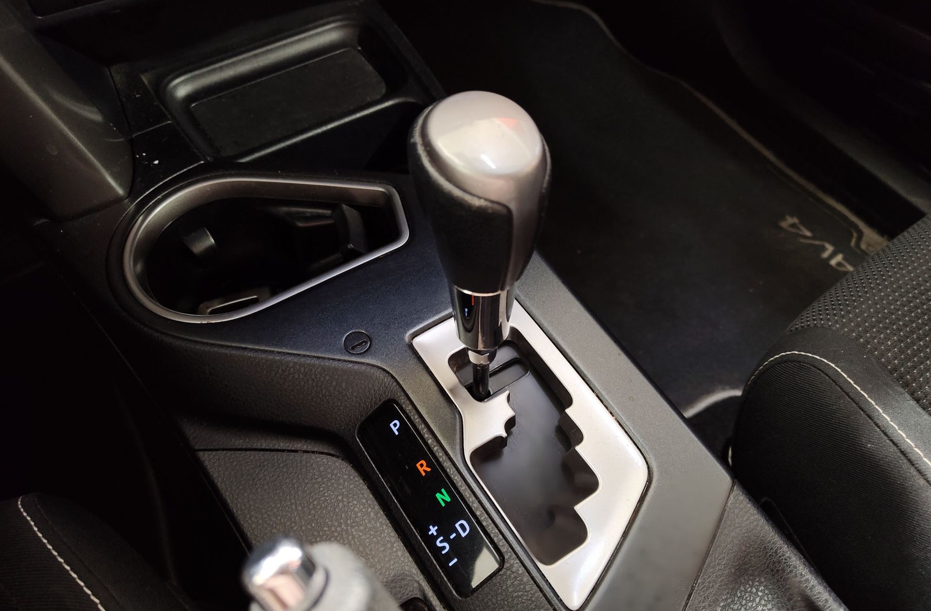 Toyota RAV4 2.5l hybrid Advance Pack Drive 2WD - foto 7