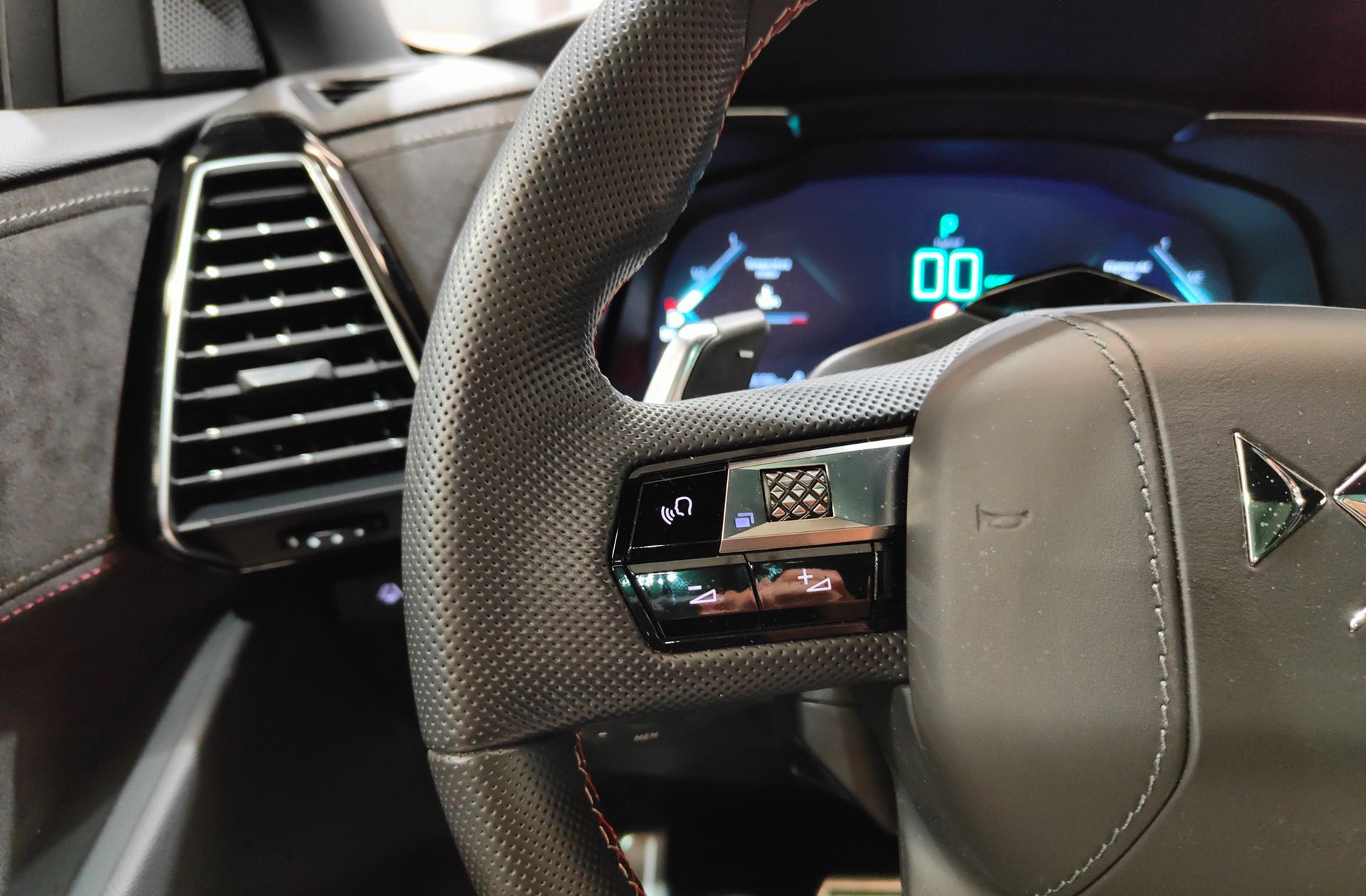 DS 7 Crossback E-Tense 300 Performance Line+ 4WD - foto 29