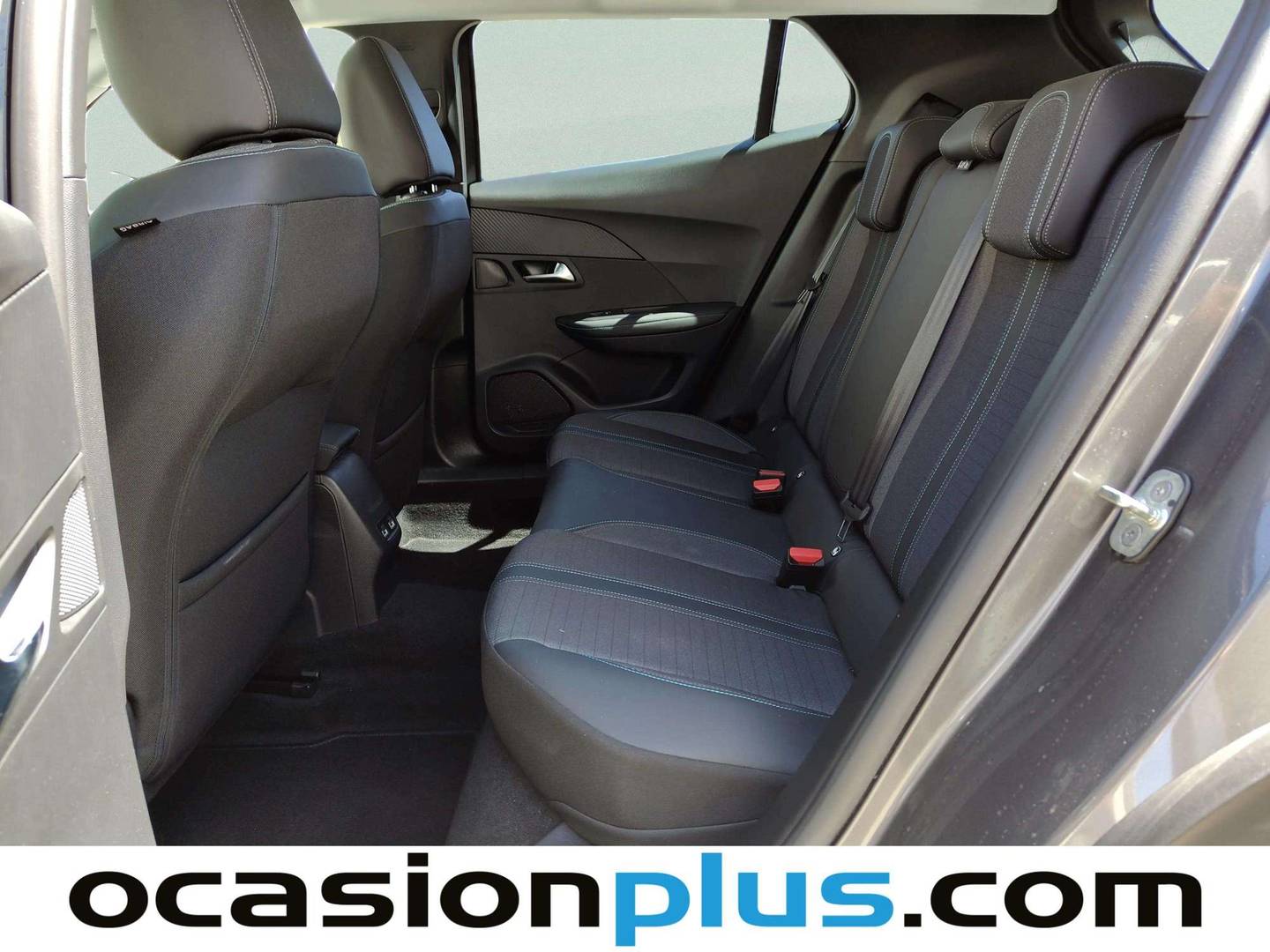 Foto asientos traseros Peugeot 2008 Peugeot 2008 PureTech 130 S&S Allure EAT8 (130 CV)