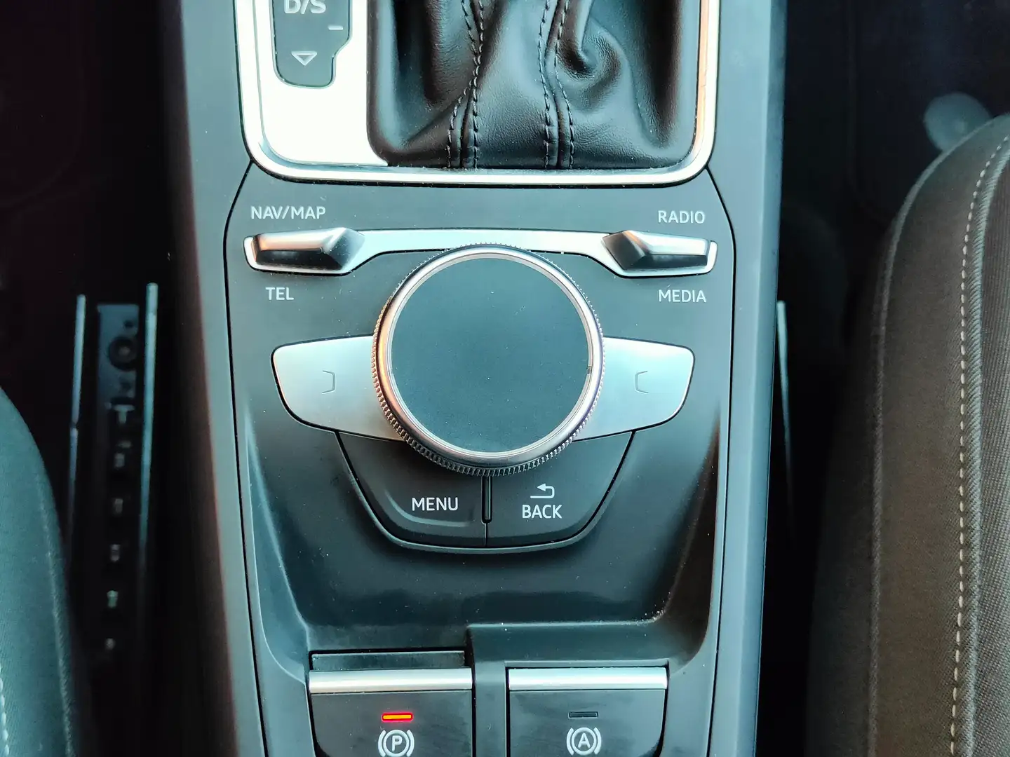 Foto Audi Q2 Audi Q2 Black line 35 TFSI (150 CV) S tronic Pack S-Line