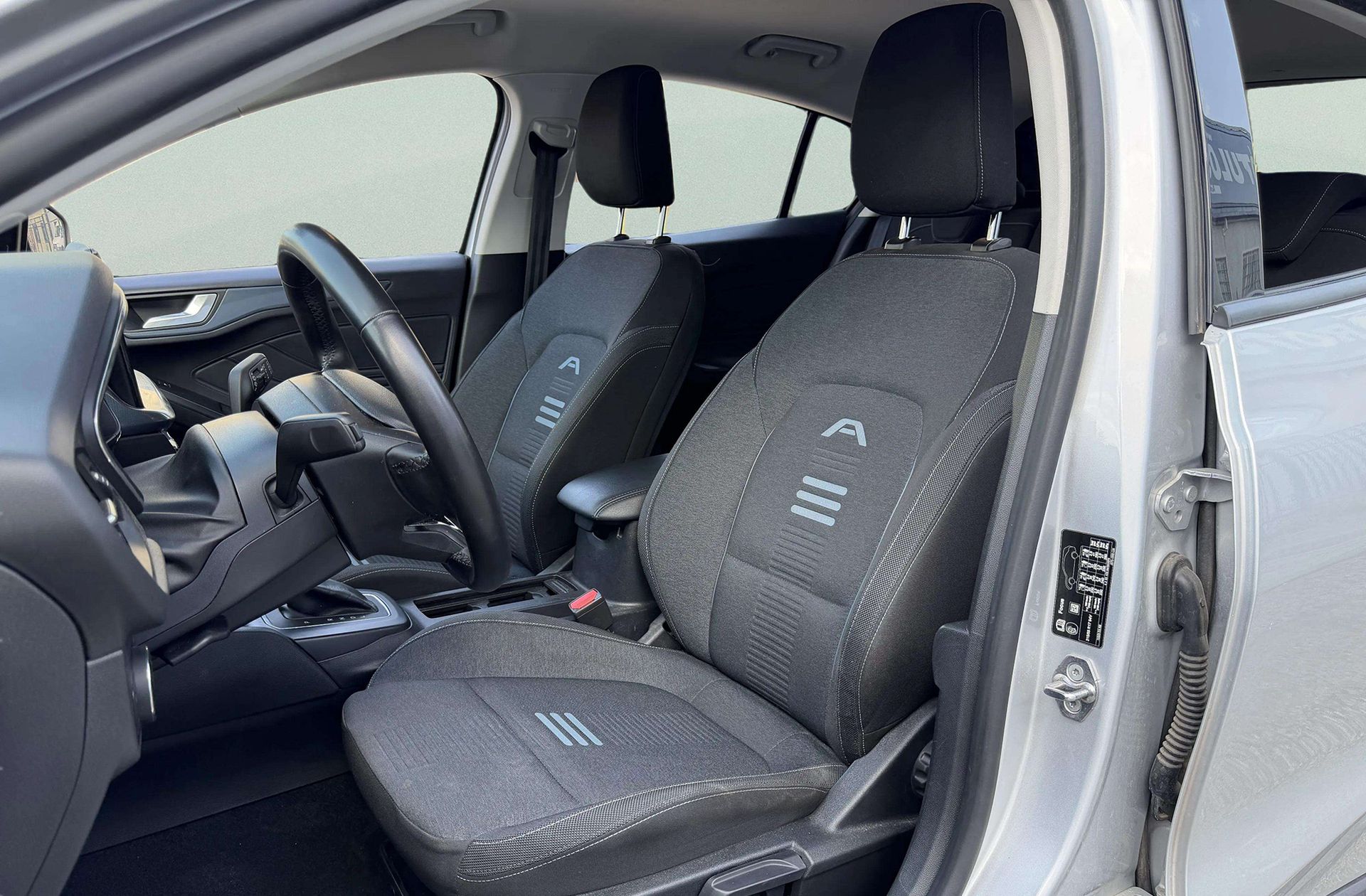 Ford Focus 1.0 EcoBoost MHEV Active - foto 11