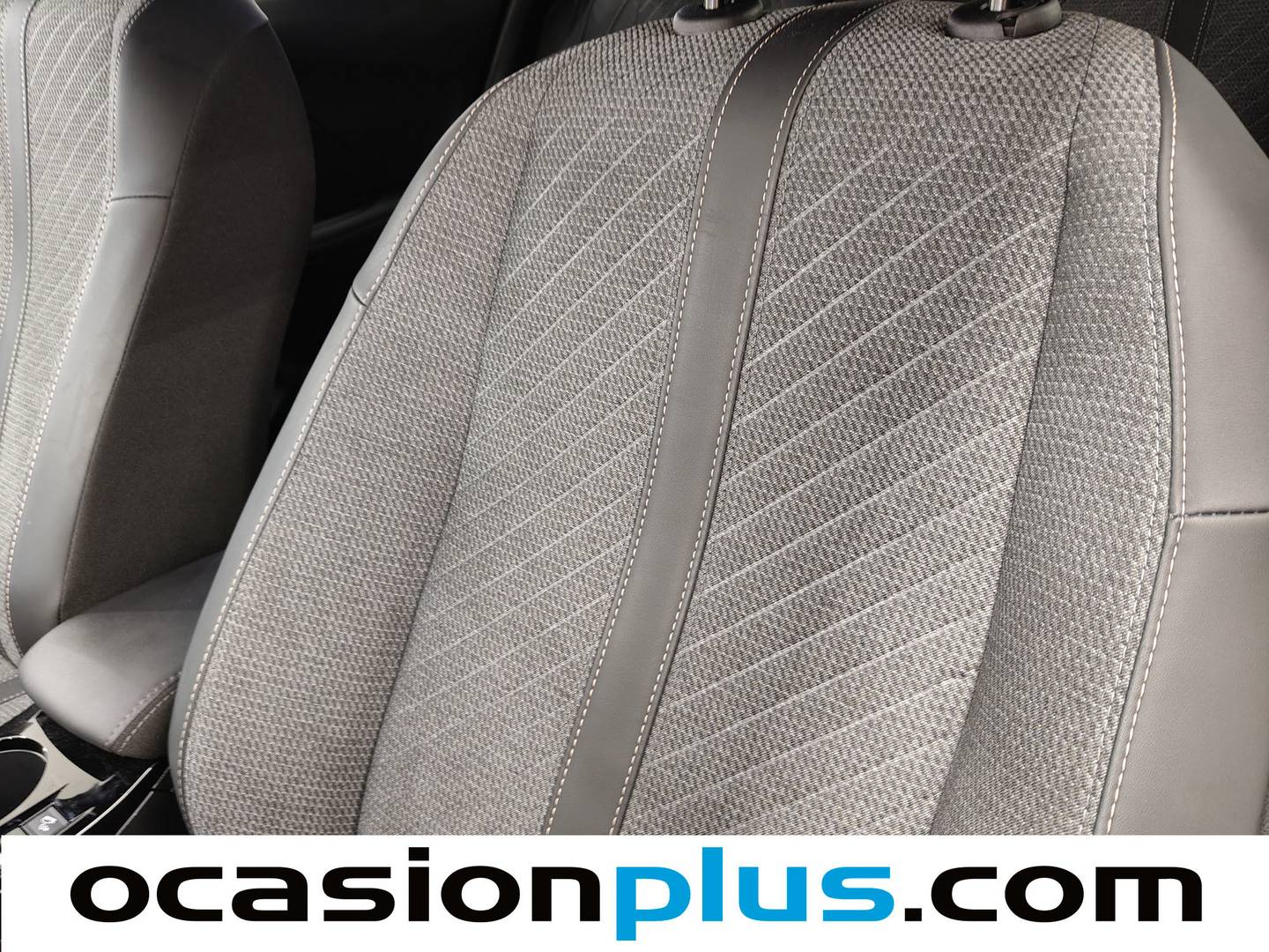 Foto Peugeot 2008 Peugeot 2008 Allure Hybrid eDCS6 (145 CV)