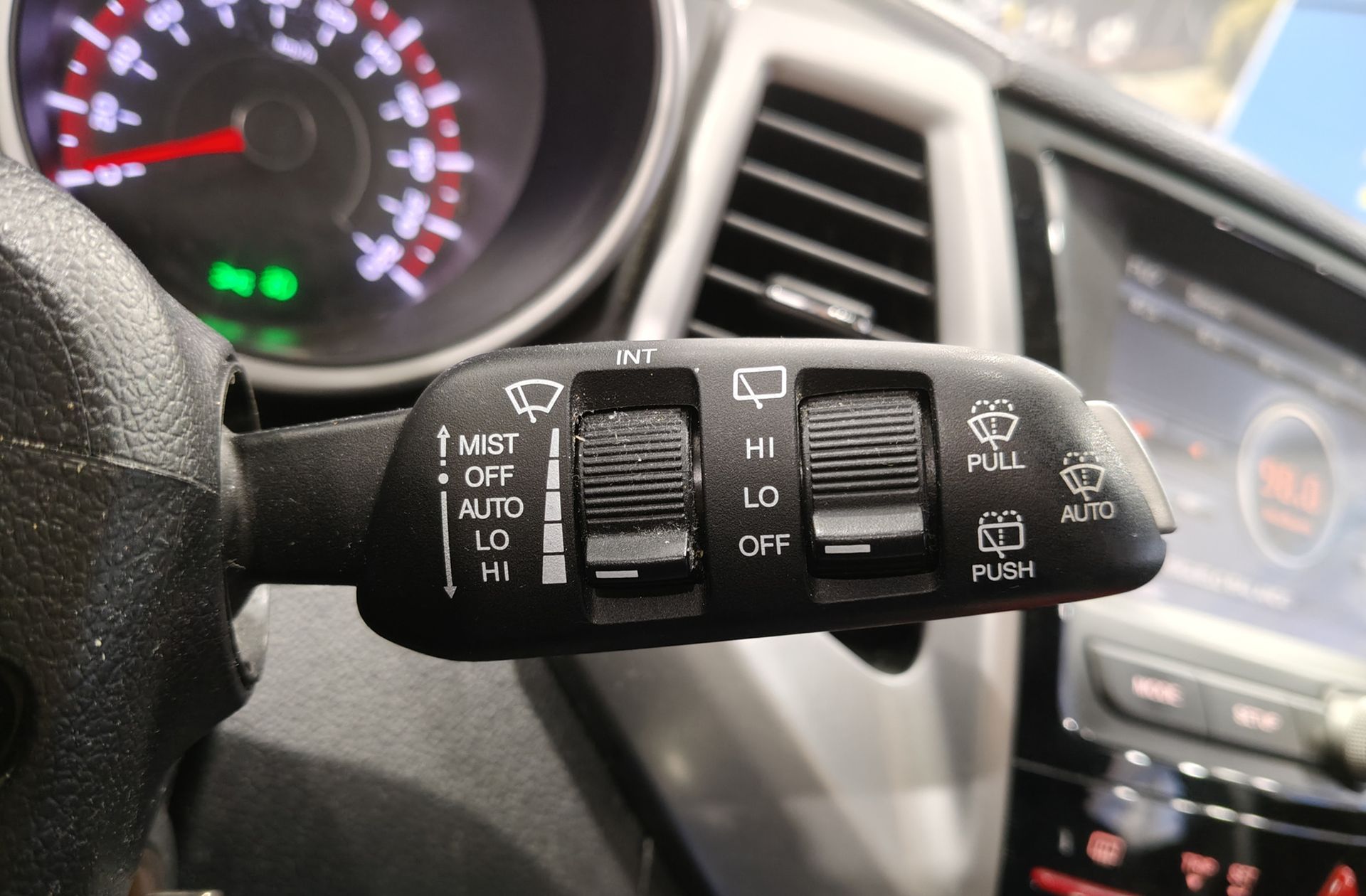 SsangYong Tivoli 1.6 D16T Limited 4x2 - foto 24