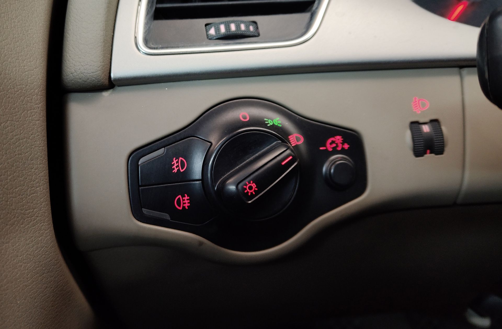 Audi A4 2.0 TDI DPF - foto 7