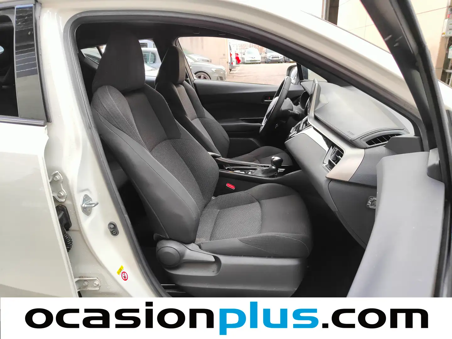 Foto Toyota C-HR Toyota C-HR 1.8 125H Active (122 CV)