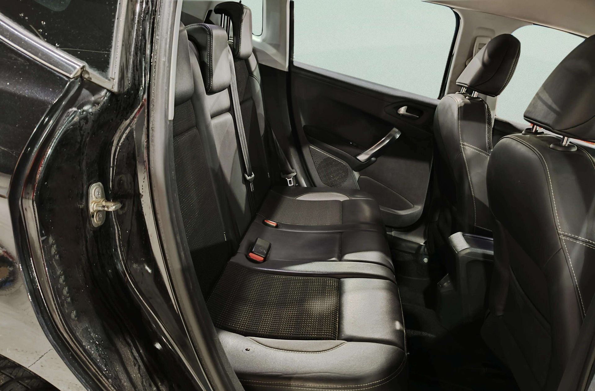 Peugeot 2008 e-HDI 92 Allure - foto 15