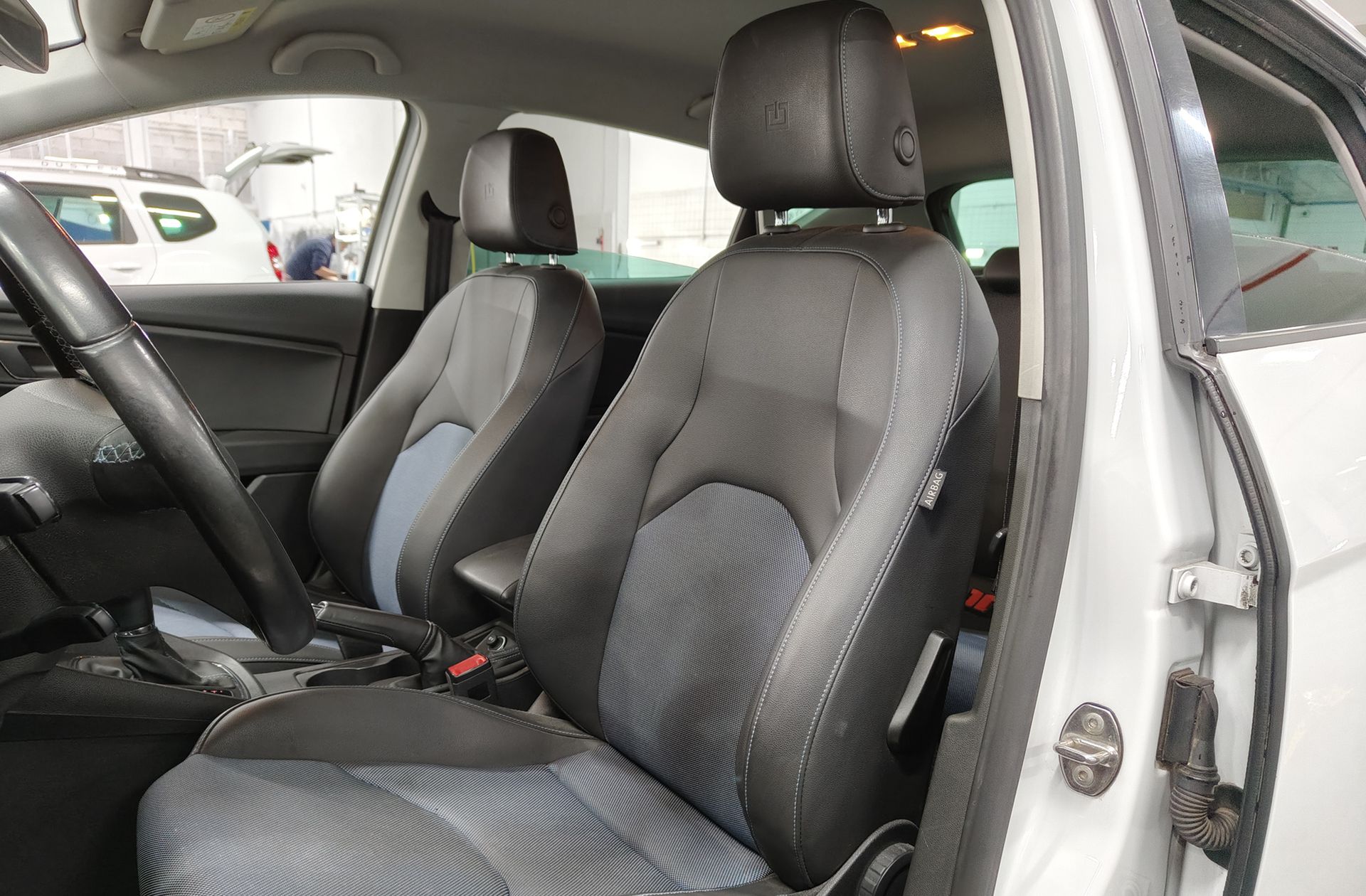 SEAT León 1.6 TDI Style Connect Plus DSG - foto 10
