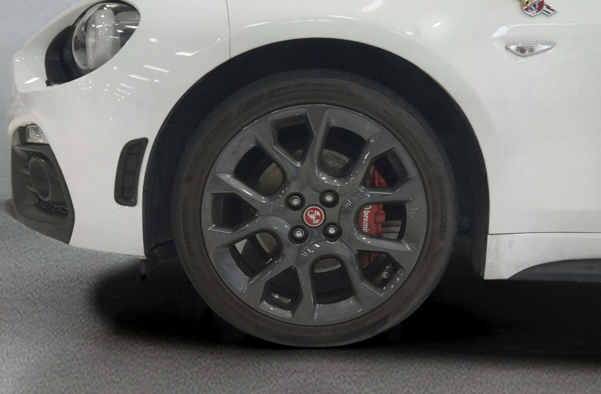Abarth 124 Spider Scorpione - foto 33