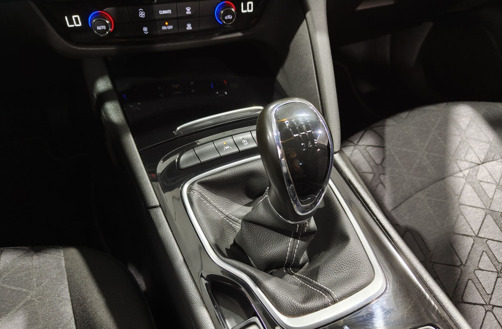 Opel Insignia GS 1.6 CDTI Turbo D 120 Aniversario - foto 6